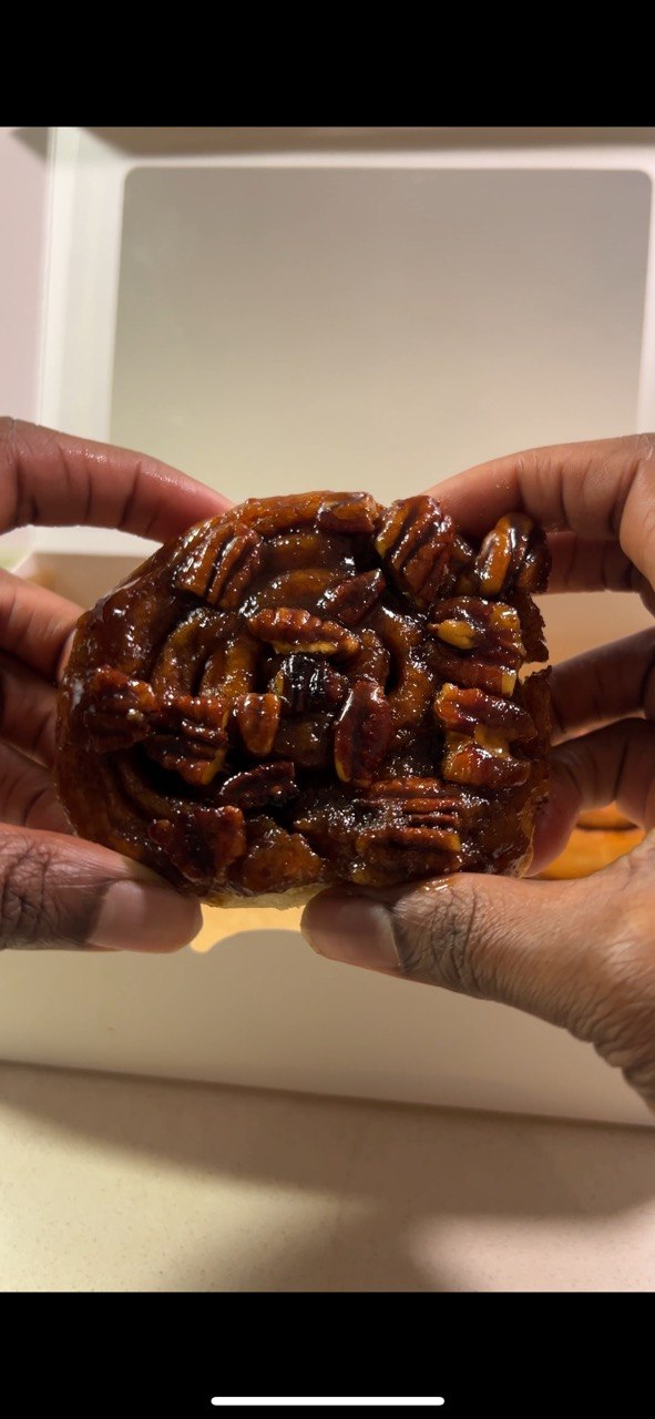 Sticky pecan cinnamon bun